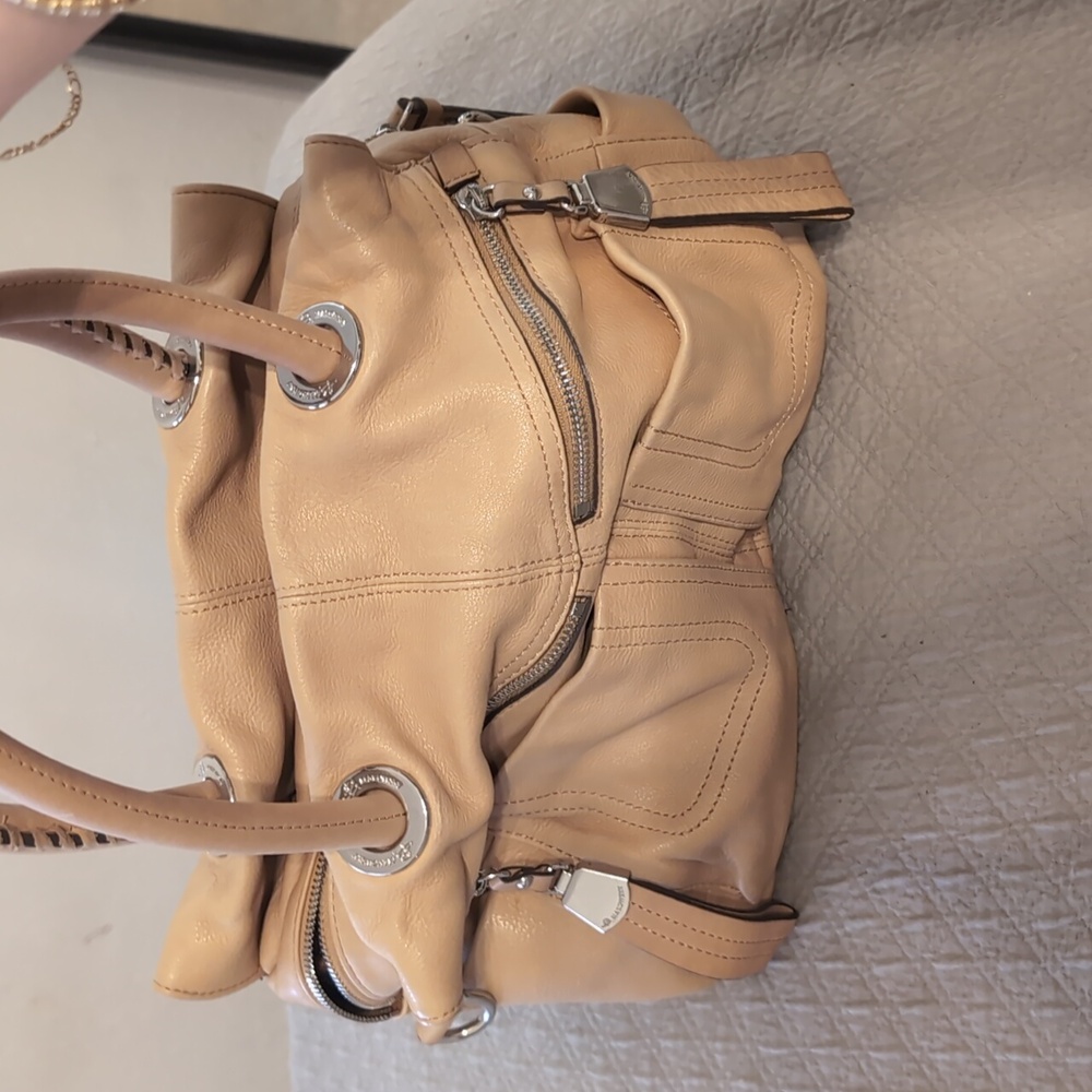 B. Makowsky leather purse